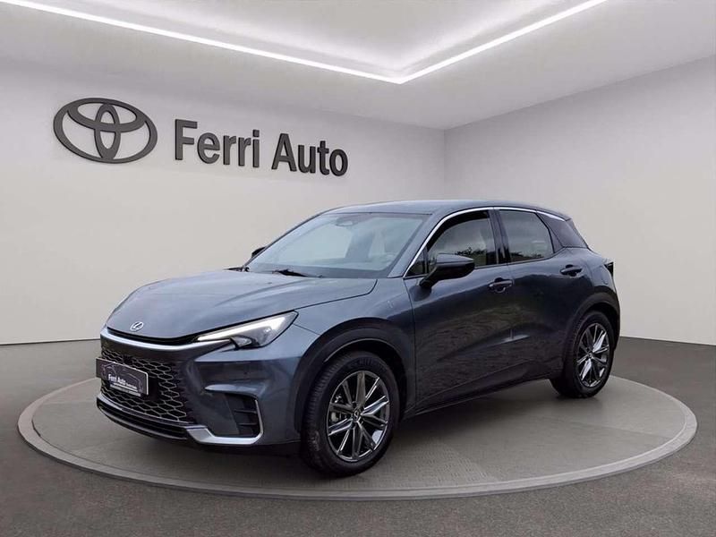 Grey met black Usata 2024 Lexus LBX SUV | 30.900 € (Ottimo prezzo) - Immagine 1/4