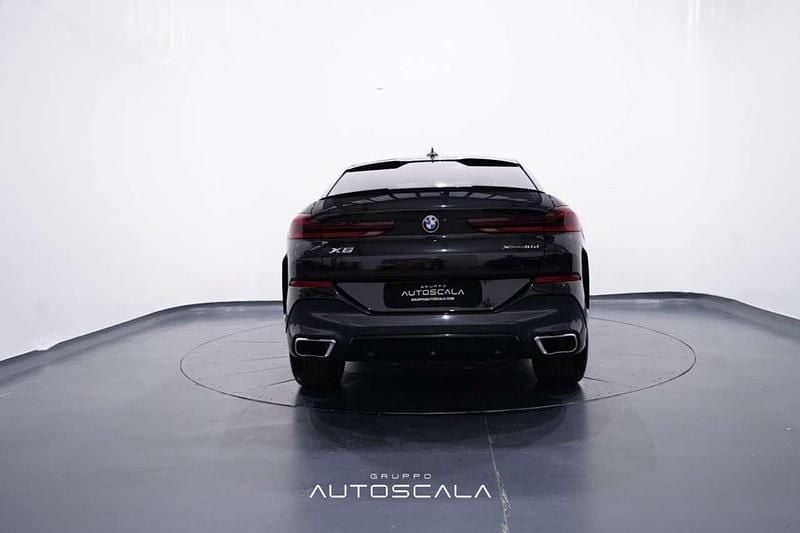Usata BMW X6 M Sport 340 CV (250 kW) 2022 Saphirschwarz metallizzato SUV