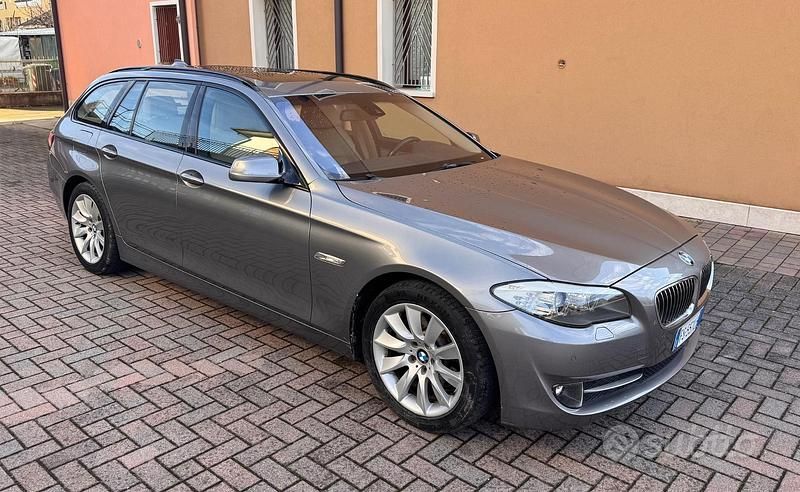 Grigio Usata 2012 BMW 520 Station wagon | 9500 € (Ottimo prezzo) - Immagine 1/4