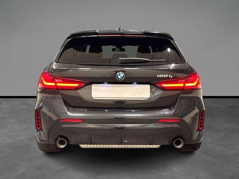 Usata BMW 128 265 CV (194 kW) 2022 Black sapphire metallizzato Berlina