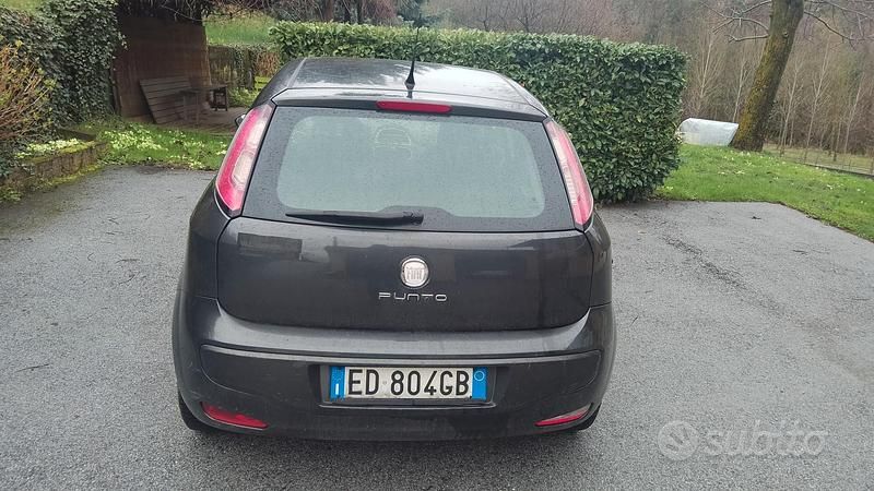 Usata Fiat Grande Punto Dynamic 90 CV (66 kW) 2010 Nero Utilitaria