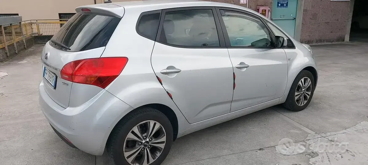 Usata Kia Venga 90 CV (66 kW) 2018 Grigio Utilitaria