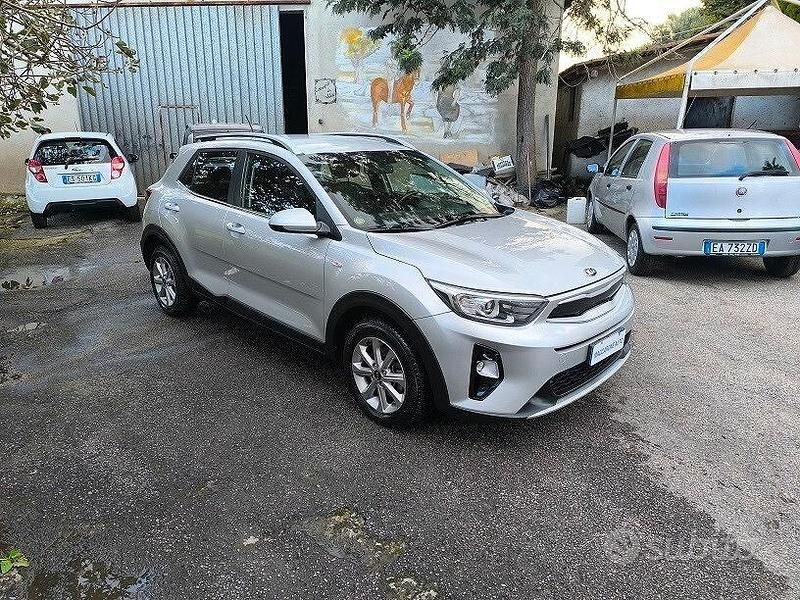 Usata Kia Stonic Style 110 CV (80 kW) 2017 Argento SUV