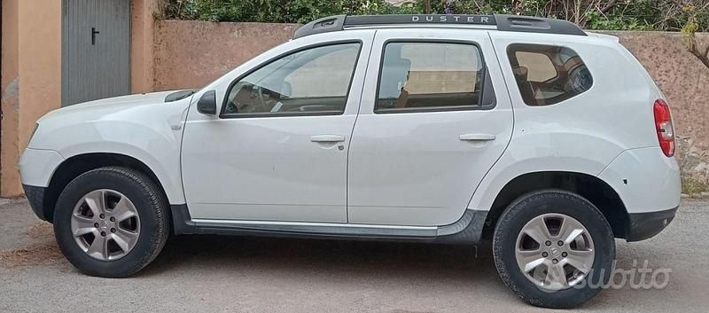 Usata Dacia Duster Lauréate 105 CV (77 kW) 2014 Bianco SUV