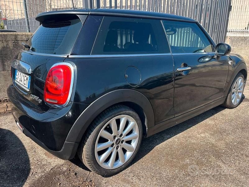 Usata Mini Cooper D 116 CV (85 kW) 2014 Nero Utilitaria