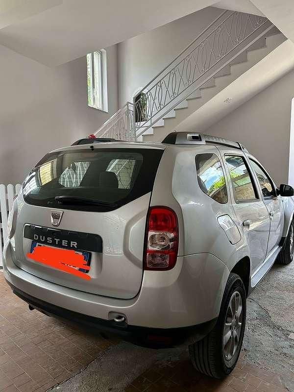 Usata Dacia Duster Lauréate 109 CV (80 kW) 2016 Argento SUV