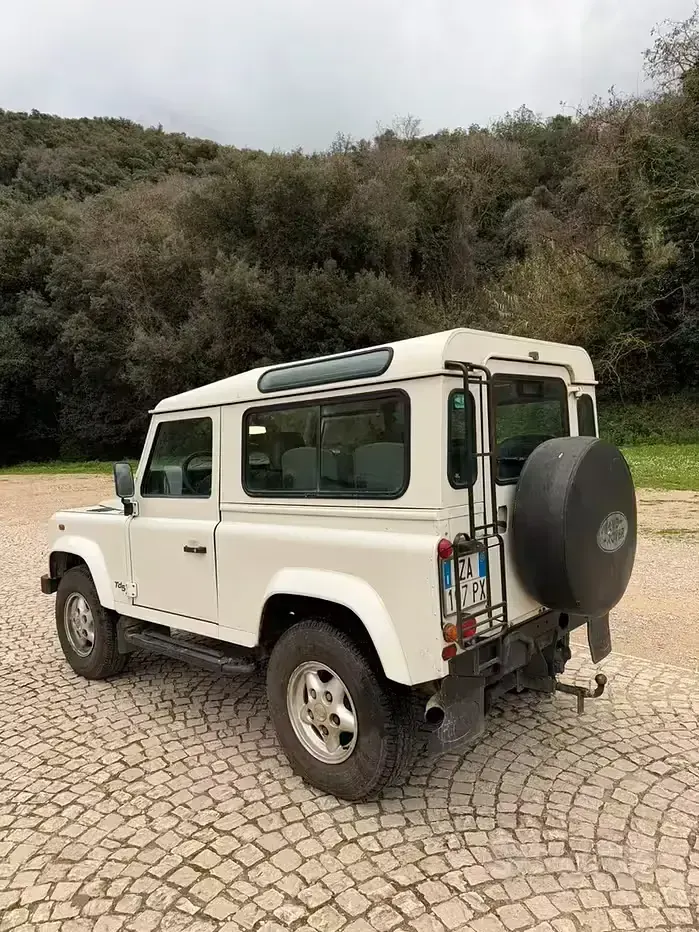 Usata Land Rover Defender 122 CV (89 kW) 2002 Bianco Station wagon
