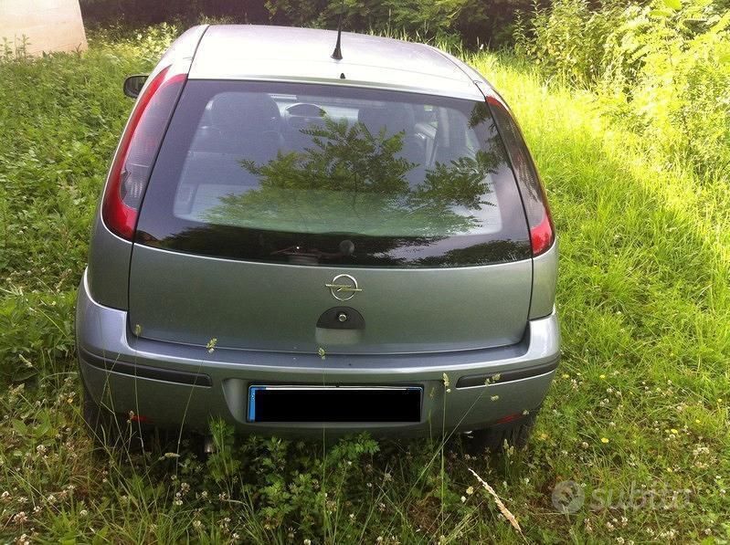 Usata Opel Corsa 58 CV (42 kW) 2004 Grigio Berlina