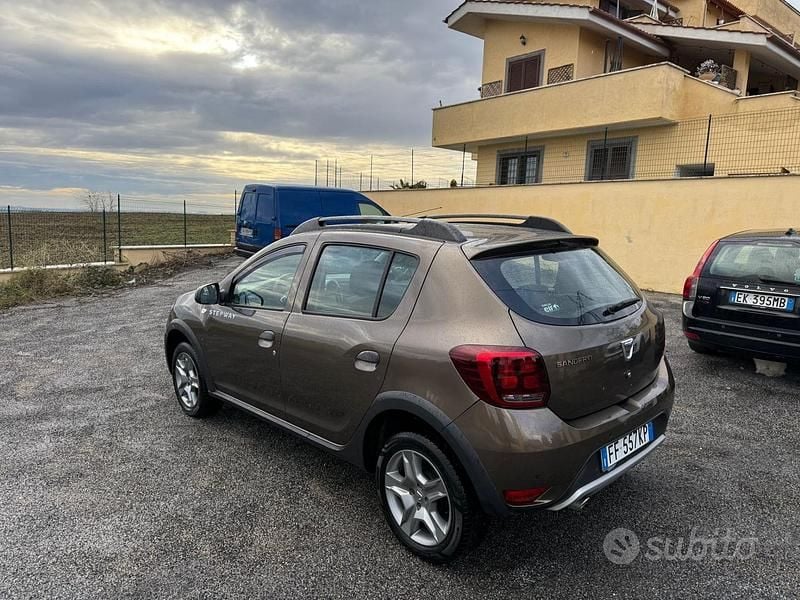 Usata Dacia Sandero Stepway 90 CV (66 kW) 2017 Marrone Berlina