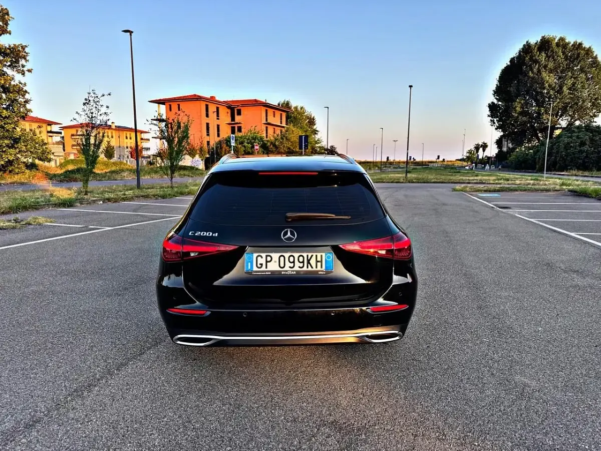 Usata Mercedes C200 Business 163 CV (119 kW) 2023 Nero Station wagon