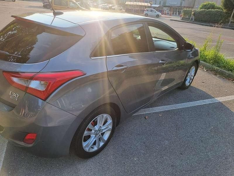 Begagnad Hyundai i30 Comfort 110 HK (80 kW) 2012 Sedan