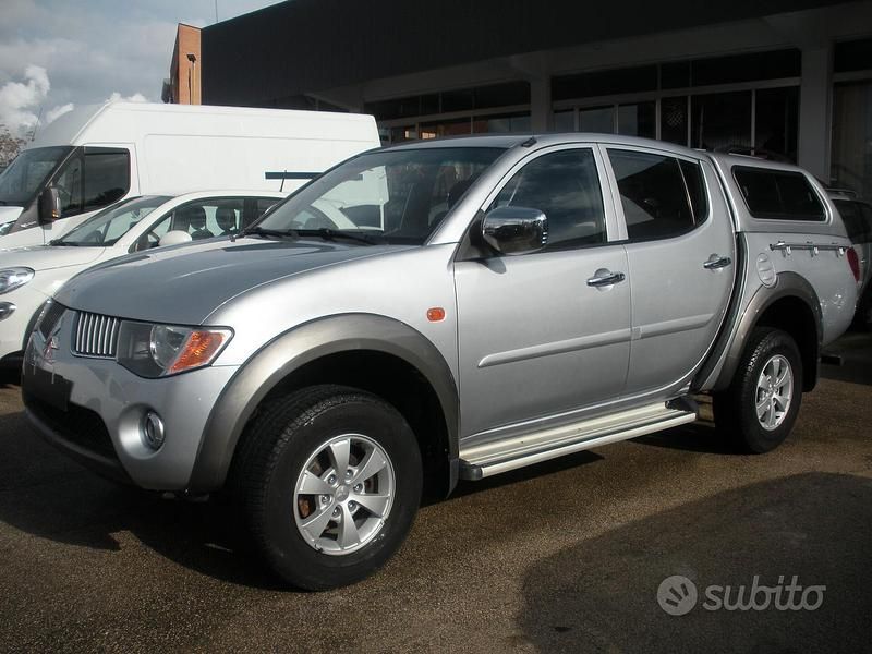 Grigio Usata 2011 Mitsubishi L200 Intense Pick-up | 16.800 € (Buon prezzo) - Immagine 1/4