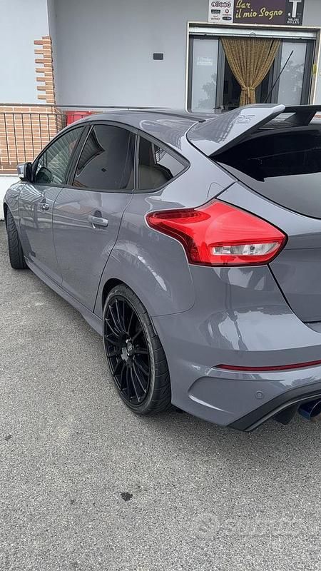 Begagnad Ford Focus RS 350 HK (257 kW) 2019 Grå Sedan