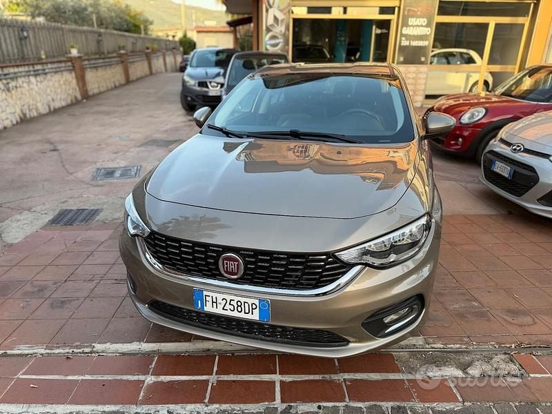 Marrone Usata 2017 Fiat Tipo Pop Tre volumi | 6999 € (Super prezzo) - Immagine 1/4
