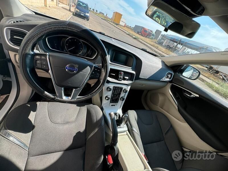 Usata Volvo V40 115 CV (84 kW) 2014 Bianco Station wagon