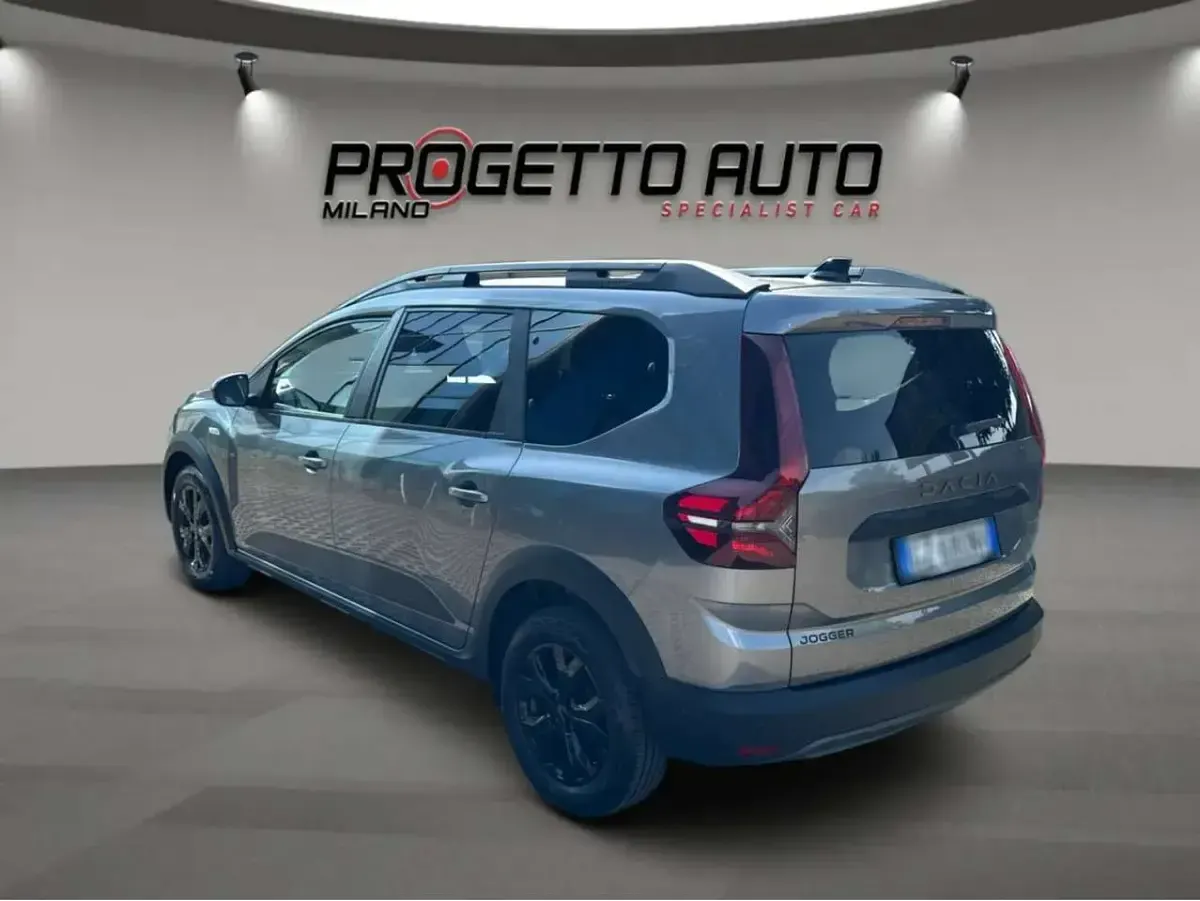 Usata Dacia Jogger Extreme 101 CV (74 kW) 2025 Grigio Monovolume