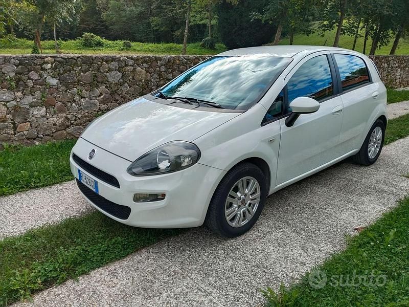 Usata Fiat Grande Punto 75 CV (55 kW) 2012 Bianco Utilitaria