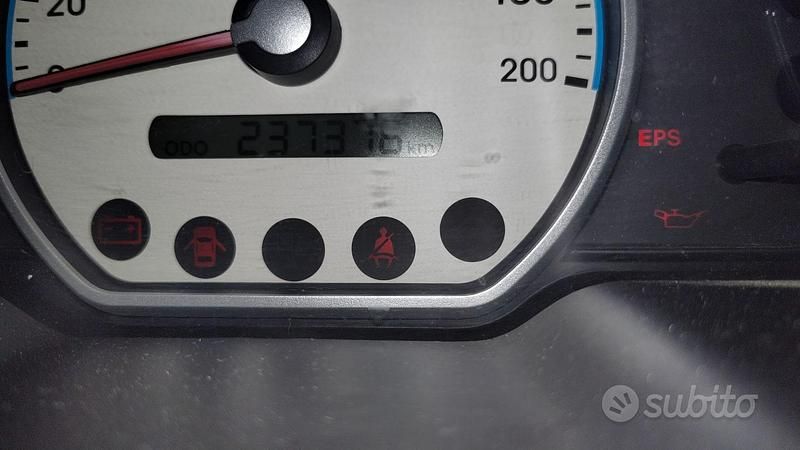 Bianco Usata 2010 Hyundai i10 Due volumi | 2990 € - Immagine 1/4