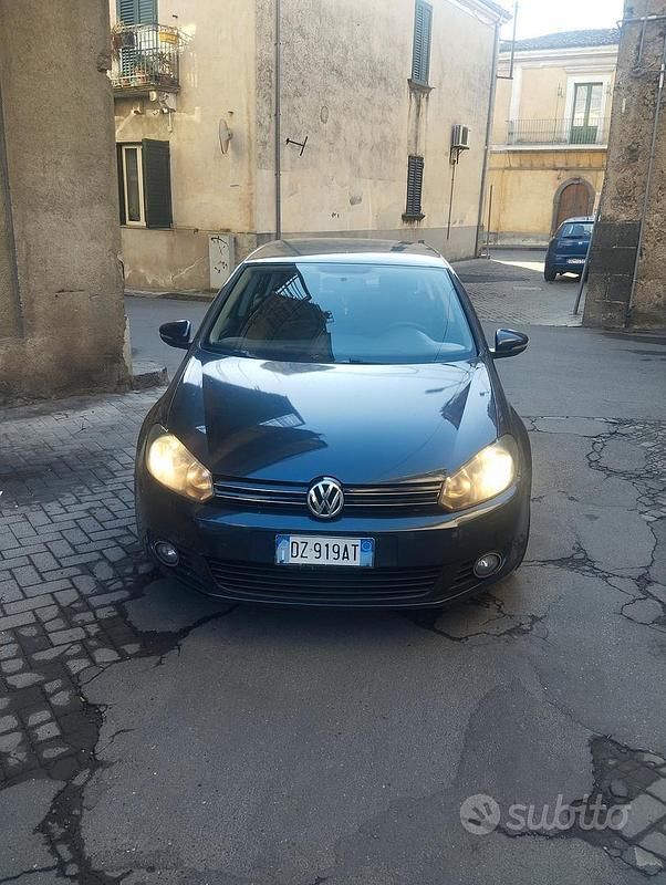 Usata VW Golf VI 105 CV (77 kW) 2010 Blu Utilitaria