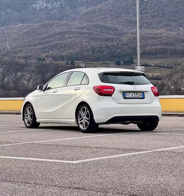 Usata Mercedes A180 Premium 122 CV (89 kW) 2016 Bianco Berlina