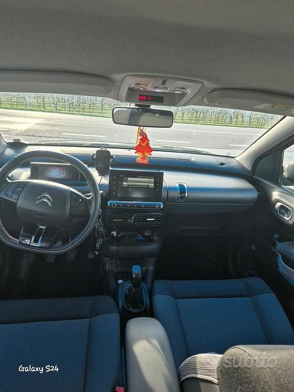 Usata Citroën C4 Shine 100 CV (73 kW) 2016 Nero SUV