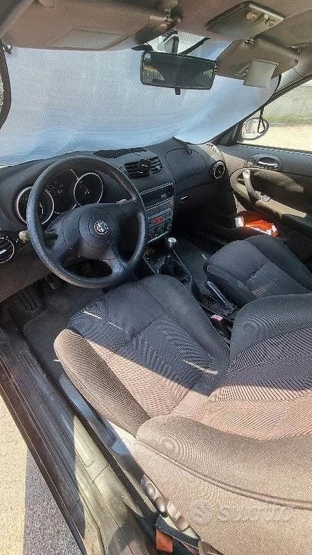Usata Alfa Romeo 147 2002 Nero Utilitaria