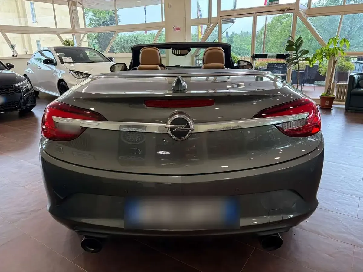 Usado Opel Cascada Cosmo 170 CV (125 kW) 2017 Beige Descapotable