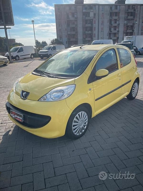 Usata Peugeot 107 54 CV (39 kW) 2007 Giallo Utilitaria