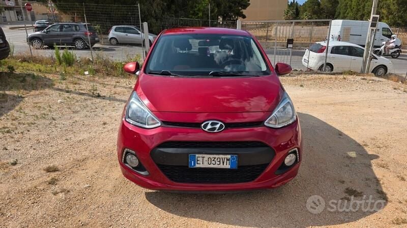 Rosso Usata 2014 Hyundai i10 Classic Due volumi | 3500 € - Immagine 1/4