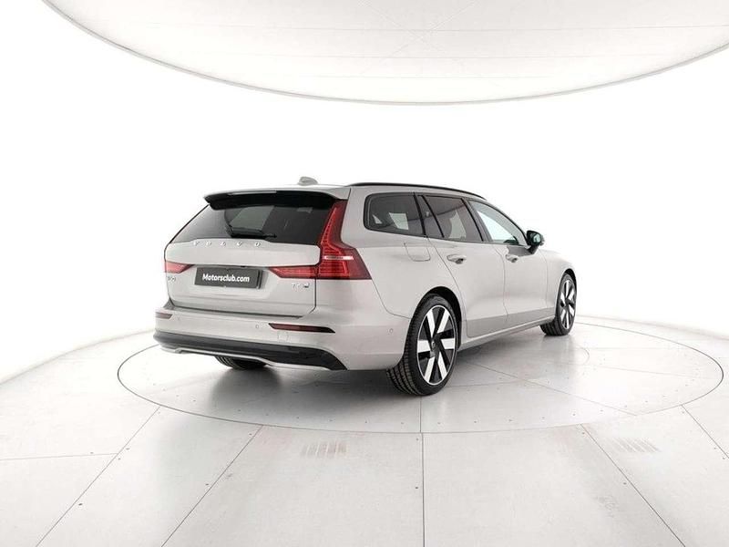 Nuova Volvo V60 Ultra 257 CV (189 kW) 2025 Silver bright Station wagon
