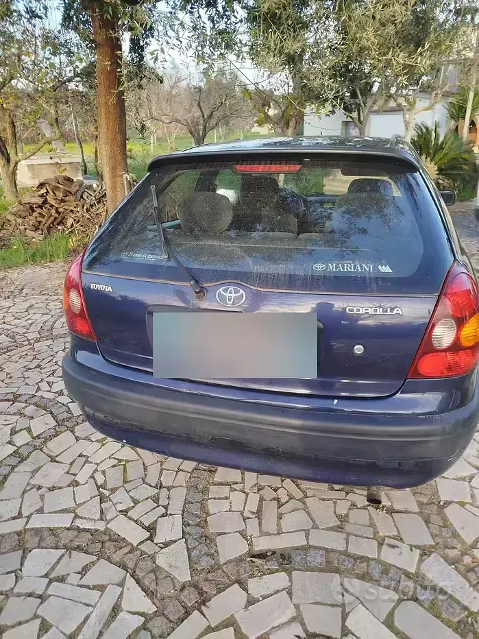 Usata Toyota Corolla 97 CV (71 kW) 2000 Blu Berlina