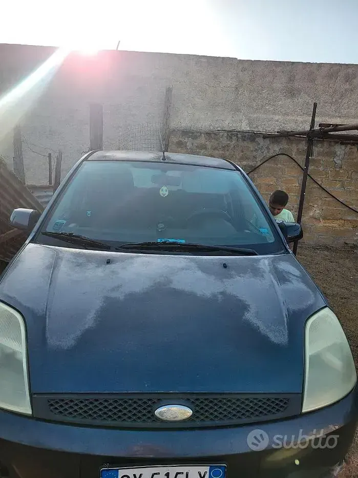 Usata Ford Fiesta 73 CV (53 kW) 2005 Grigio Utilitaria