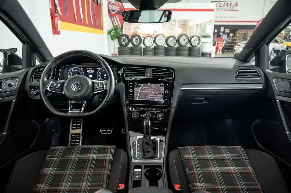 Usata VW Golf VII GTI 245 CV (180 kW) 2019 Argento Berlina