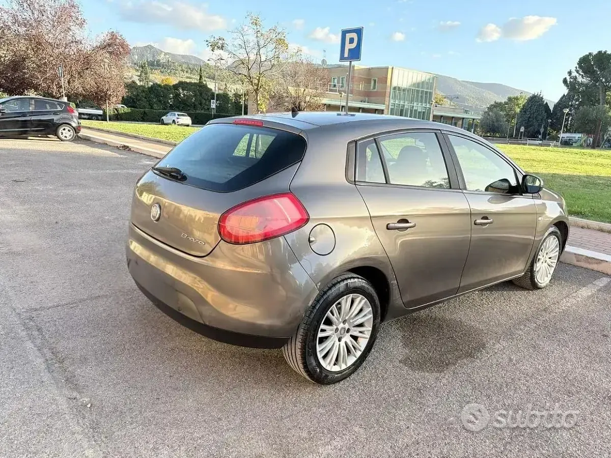 Usata Fiat Bravo Active 120 CV (88 kW) 2009 Grigio Utilitaria