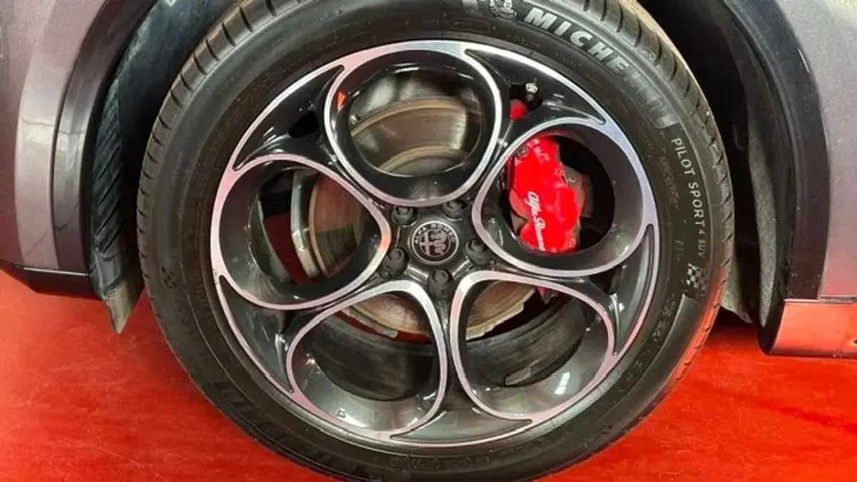 Usata Alfa Romeo Stelvio Veloce 209 CV (153 kW) 2025 Grigio SUV