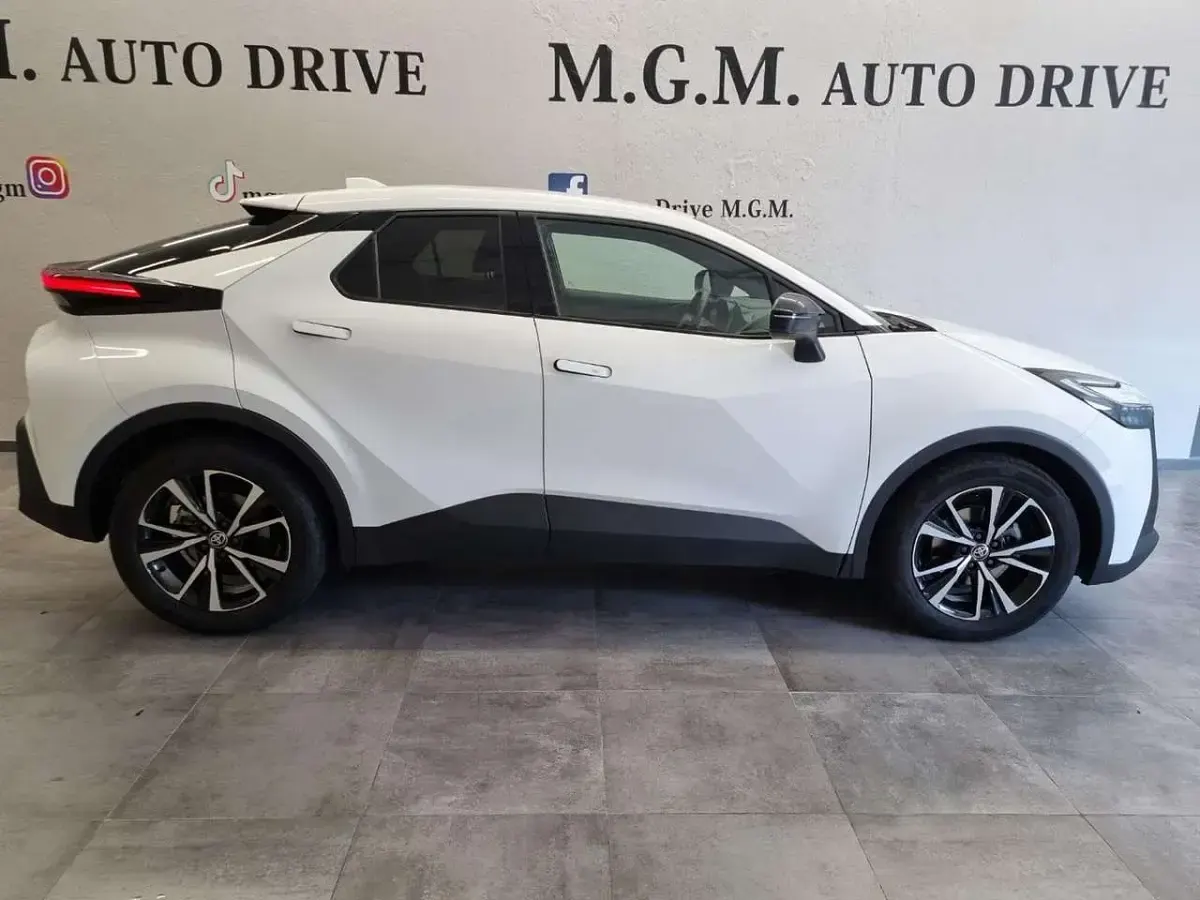 Usata Toyota C-HR Trend 98 CV (72 kW) 2024 Bianco SUV