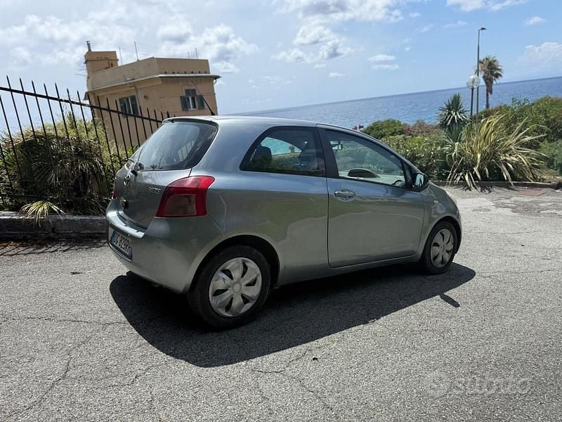 Usata Toyota Yaris 2007 Grigio Utilitaria