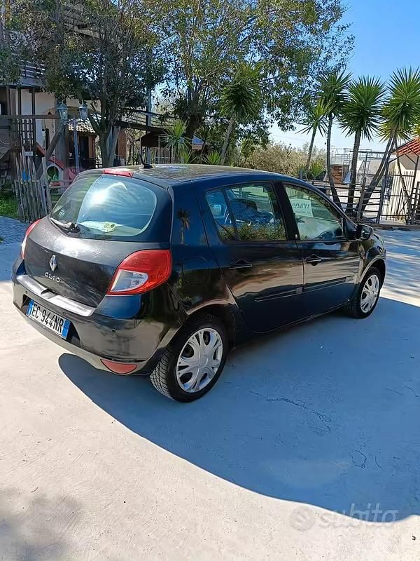 Usata Renault Clio II 75 CV (55 kW) 2010 Nero Berlina