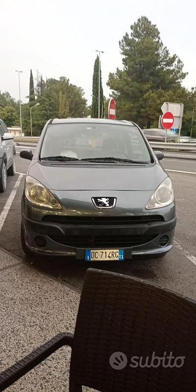 Grigio Usata 2006 Peugeot 1007 Due volumi | 1800 € (Buon prezzo) - Immagine 1/1