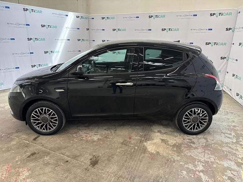 Usata Lancia Ypsilon Gold 69 CV (50 kW) 2023 Nero Utilitaria