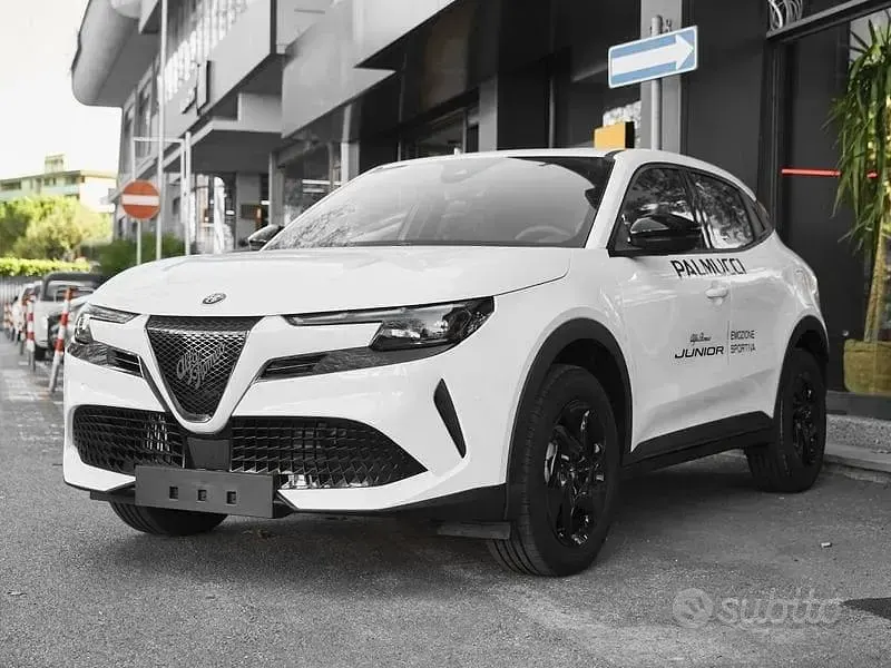 Nuova Alfa Romeo GT Junior 136 CV (100 kW) 2026 Grigio SUV