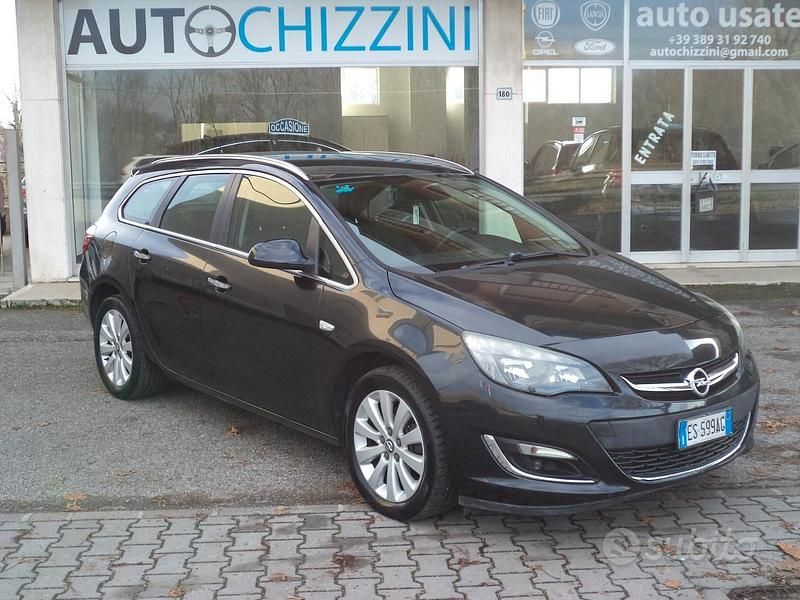 Usata Opel Astra Cosmo 110 CV (80 kW) 2013 Nero Station wagon
