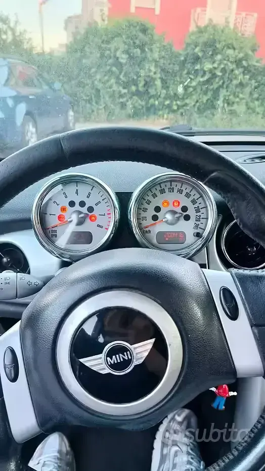 Usata Mini Cooper 116 CV (85 kW) 2005 Nero Utilitaria