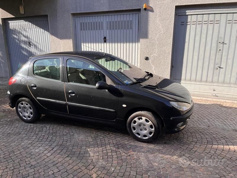 Usata Peugeot 206 60 CV (44 kW) 2004 Nero Utilitaria