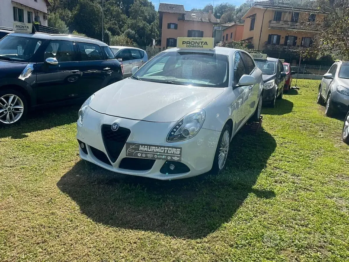 Usata Alfa Romeo Giulietta Progression 105 CV (77 kW) 2011 Bianco Utilitaria