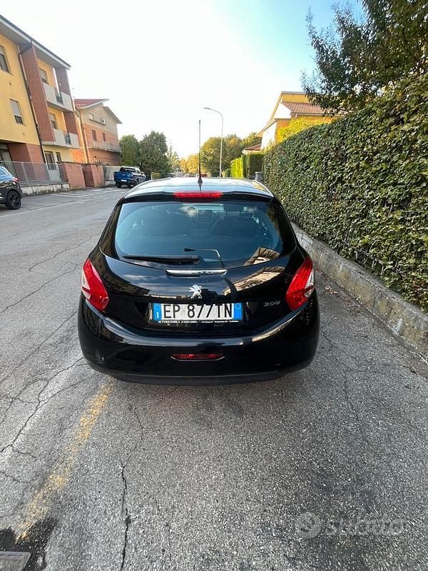 Usata Peugeot 208 68 CV (50 kW) 2013 Nero Utilitaria
