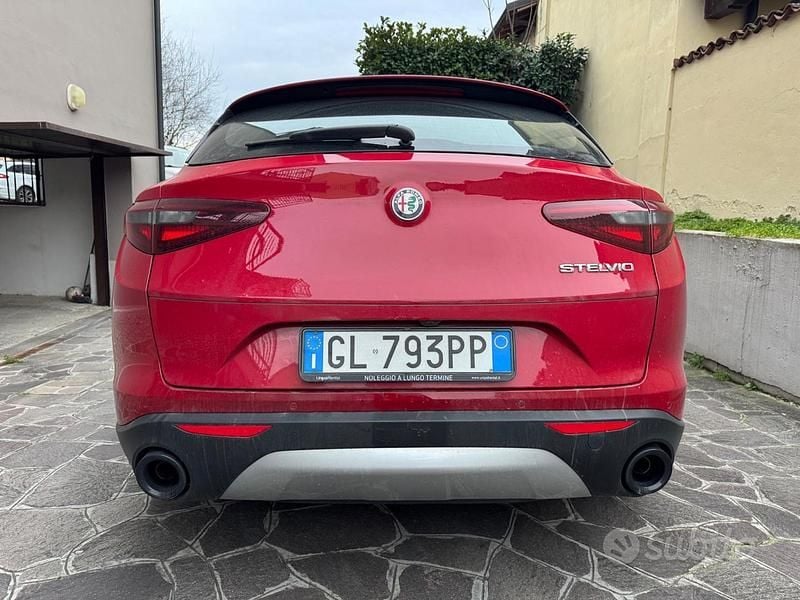 Usata Alfa Romeo Stelvio Sprint 160 CV (117 kW) 2022 Rosso SUV