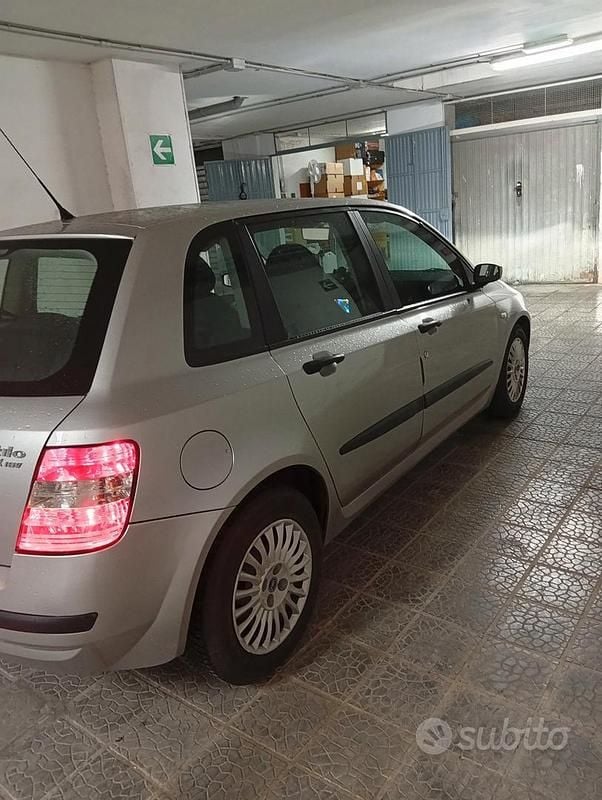 Usata Fiat Stilo 103 CV (75 kW) 2002 Grigio Berlina