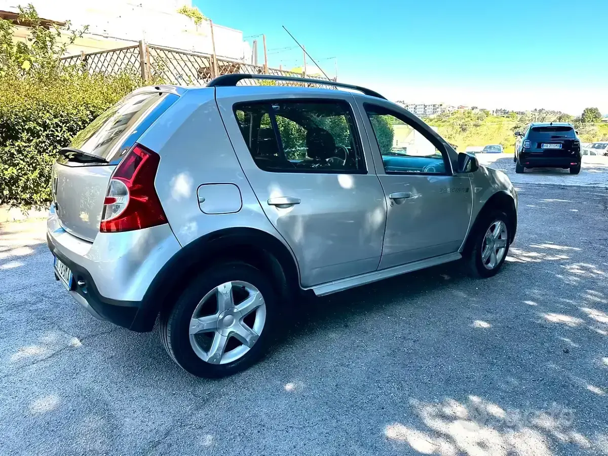 Usata Dacia Sandero 84 CV (61 kW) 2012 Berlina