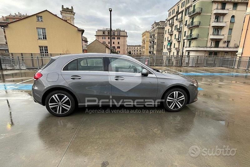 Usata Mercedes A250 Premium 160 CV (117 kW) 2020 Grigio Utilitaria